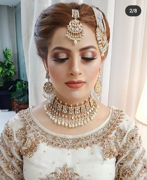 Nikkah Jewellery, Nikkah Jewelry, Makeup For White Dress, Nikkah Ideas, Wedding Dresses Pakistani, Dresses Pakistani, Bridal Jewelry Sets Brides, Party Makeup Looks, Dress Pakistani