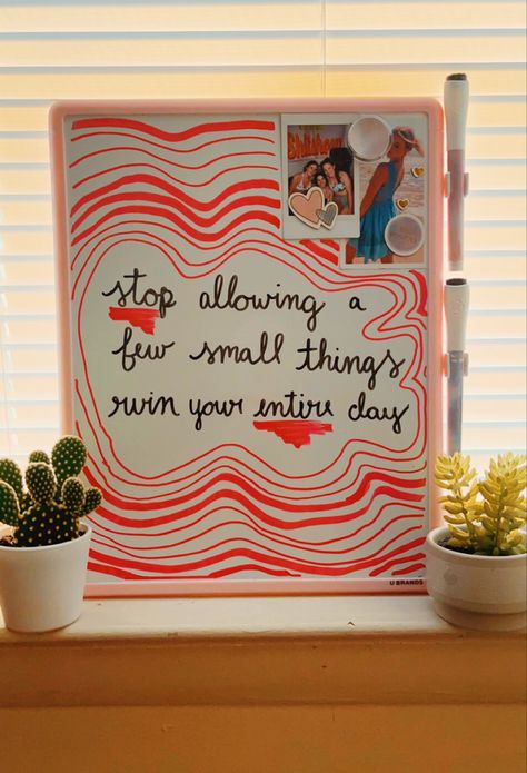 White Board Inspiration, Whiteboard Art Quotes, Cute White Board Ideas, Whiteboard Ideas Bedroom, White Board Ideas, Whiteboard Quotes, Whiteboard Drawings, White Board Drawings, Whiteboard Ideas