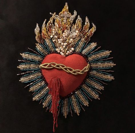 Sacred Heart Art, Catholic Crafts, Beadwork Embroidery, Hand Embroidery Art, Gold Work, Catholic Art, Mexican Art, Mexican Folk Art, Sacred Art