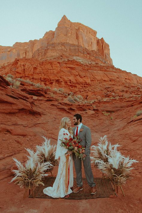 Desert Wedding Ceremony, Moab Elopement, Moab Wedding, Elopement Desert, Wedding Venues Utah, Adventurous Wedding, Utah Elopement, Elopement Wedding Dresses, Utah Wedding Photography