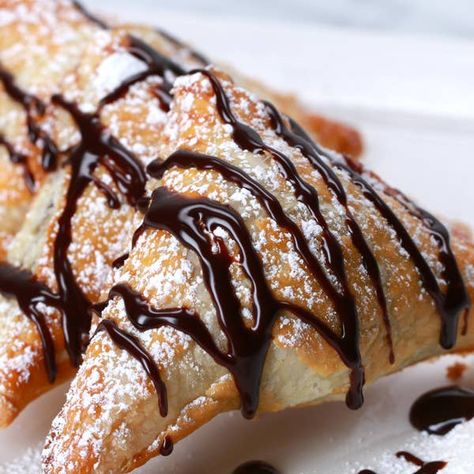 Cream Cheese Turnovers, Cheese Turnovers, Nutella Cream Cheese, Nutella Puff Pastry, Nutella Cream, Nutella Recipes Easy, Turnover Recipes, Tasty Breakfast, Tasty Videos