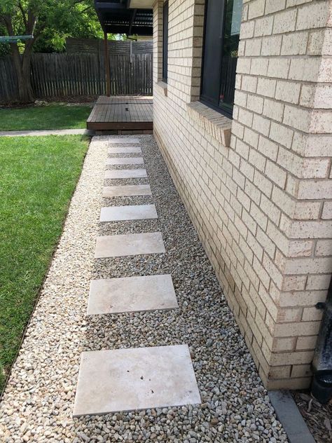 Gravel Garden Path, Garden Basics, Paver Ideas, Travertine Pavers, Pavers Backyard, Paving Design, Lawn Fertilizer, Gravel Garden, Bungalow Design