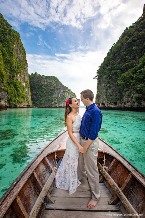 Phi Phi Island Photography Couple, Phuket Couple Photos, Krabi Photo Ideas, Thailand Photo Ideas Couple, Thailand Couple Pictures, Phi Phi Island Outfit, Phi Phi Island Photography, Phuket Photo Ideas, Thailand Poses