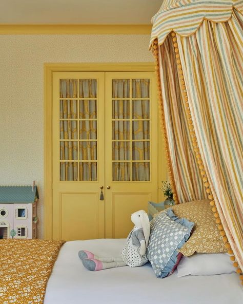 Yellow Playroom, Yellow Kids Rooms, Kids Rooms Inspo, Yellow Room, Nursery Room Inspiration, Yellow Interior, Yellow Bedroom, Girl’s Room, Toddler Bedrooms