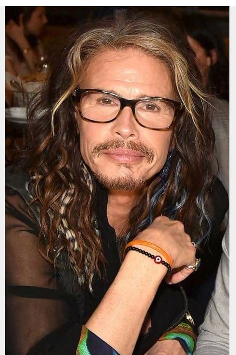 Steven one of my favorites 😍😍😍 Guys Haircuts, Jimi Hendrix Poster, Tyler Aerosmith, Steven Tyler Aerosmith, Castle Tv Shows, Joe Perry, Keanu Charles Reeves, Music Pics, Steven Tyler