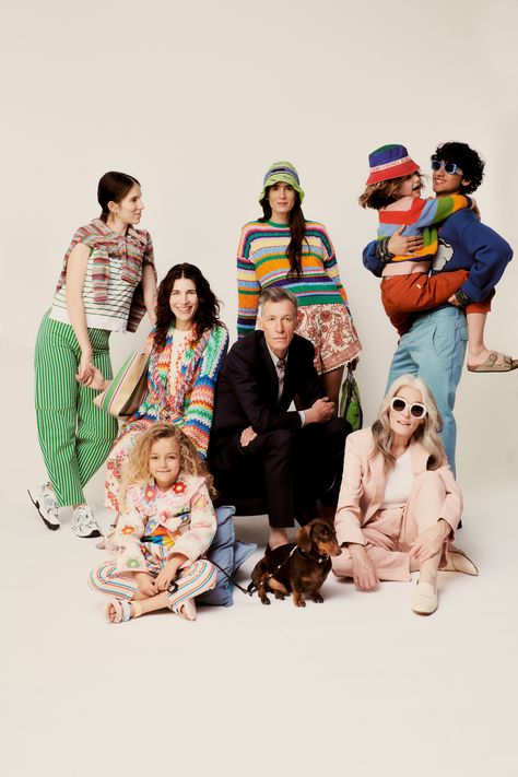 Because fashion is a passion through generations #fashion #multigenerational #bongeniegrieder #summersplash #summerinspo Family Campaign Fashion, Family Fashion Editorial, Generation Z Fashion, Fun Family Poses, Generational Photoshoot, Gen Z Fashion Trends, Generation Photography, Gen Z Fashion, Outdoor Family Photoshoot