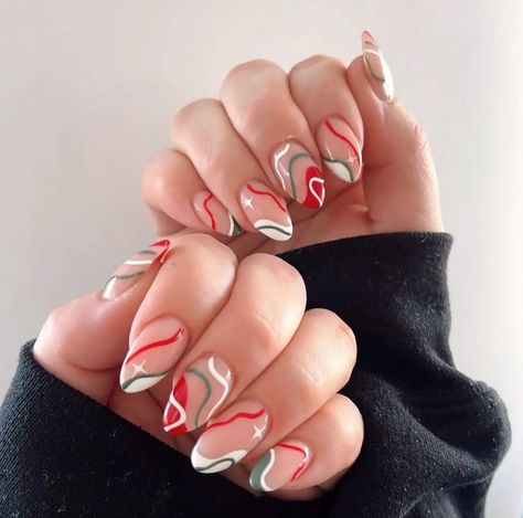 Christmas Nails Round, Christmas Vancouver, Nailart Christmas, Xmas Nail Designs, Nails Round, Squiggly Lines, Tree Pictures, Christmas Tree Pictures, Tree Nails