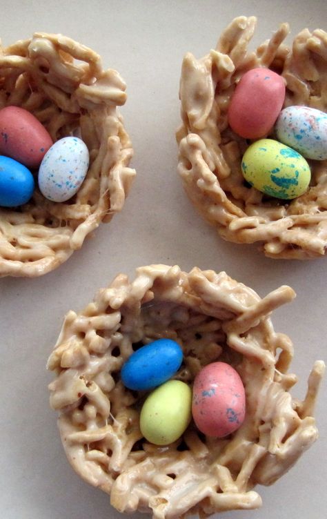 Easter Birds Nest Treats, Classroom Recipes, Edible Bird's Nest, Easter Birds Nest, Birds Nest Cookies, Melted Marshmallow, Easter Egg Nest, Easter Party Food, Birds Nests