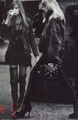 . Grunge Jacket, Rock And Roll Fashion, Mode Editorials, Rock N Roll Style, Rock Chick, Look Rock, Rocker Style, Rocker Chic, Rock Chic