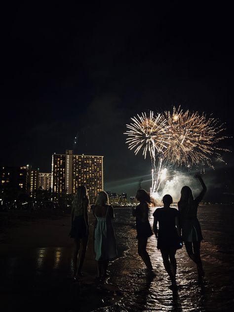 Beach Fireworks, The Beach With Friends, Beach Vacation Pictures, Beach With Friends, Fireworks Photo, Beach At Night, Sister Photos, Vacation Pictures, By The Beach