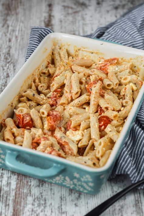 Feta Pasta Bake, Cream Cheese Pasta, Chicken Pasta Bake, Feta Pasta, Entree Recipes, Pasta Bake, Food Trends, How To Cook Pasta, Pasta Dishes