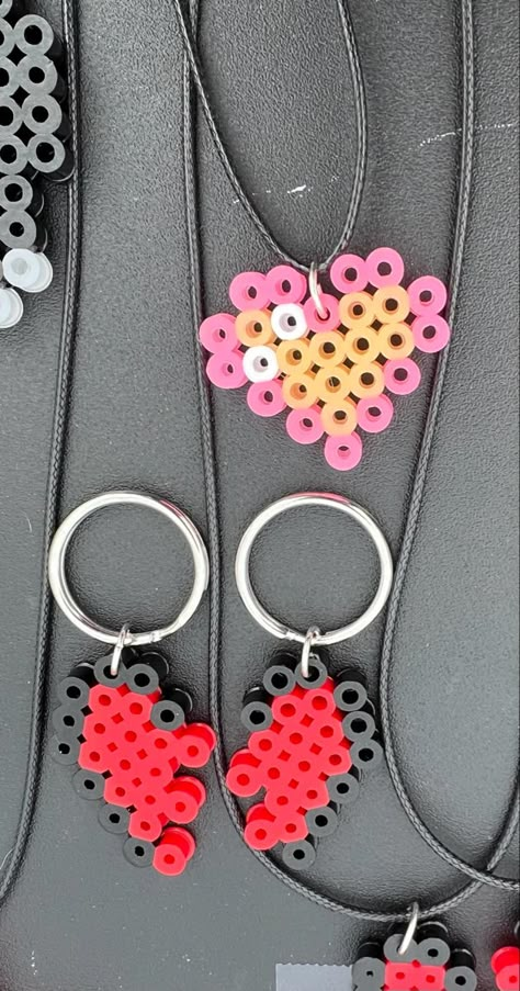 Small Hama Bead Designs, Heart Perler Beads, Perler Bead Keychain, Melty Bead Designs, Melt Beads, Melt Beads Patterns, Album Wall, Easy Perler Bead Patterns, Melty Bead Patterns