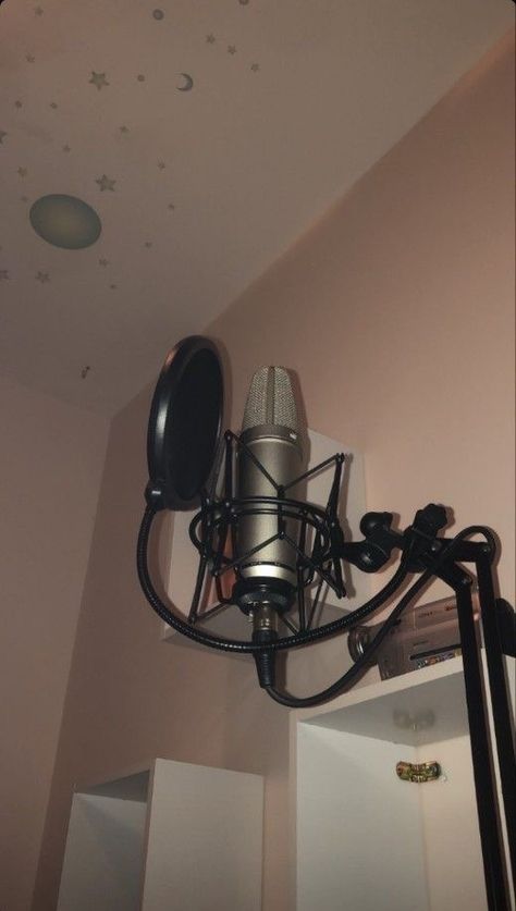 Recording Microphone Aesthetic, Music Studio Aesthetic Dark, Microphone Aesthetic, Recording Studio Aesthetic, Music Studio Aesthetic, Piano Pictures, Studio Aesthetic, Home Studio Ideas, Cartoon Body