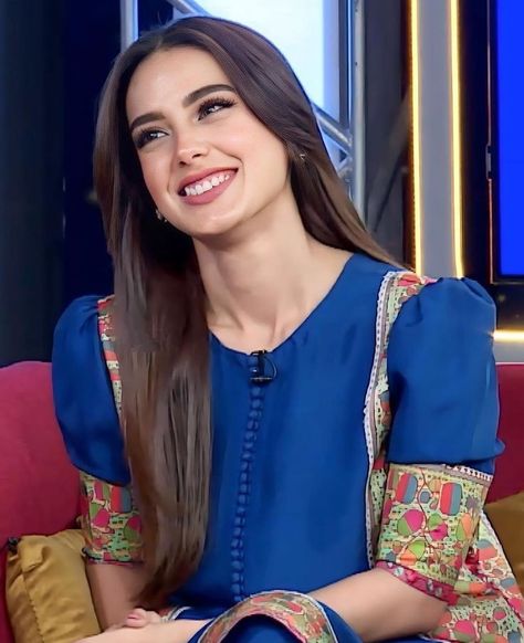 Hoorain Shaikh Iqra Aziz Hot Pic, Logo Banana, Youtube Channel Banner, Channel Banner, Banner Logo, Pakistani Culture, Pakistani Women, Minions Wallpaper, Iqra Aziz