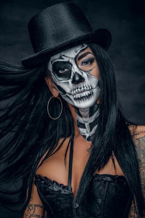 Skull Makeup Ideas, Makijaż Sugar Skull, Sugar Skull Makeup Tutorial, Halloween Costume Couple, Skull Makeup Tutorial, Halloweenský Makeup, Halloween Make-up Looks, Holloween Makeup, Skeleton Makeup