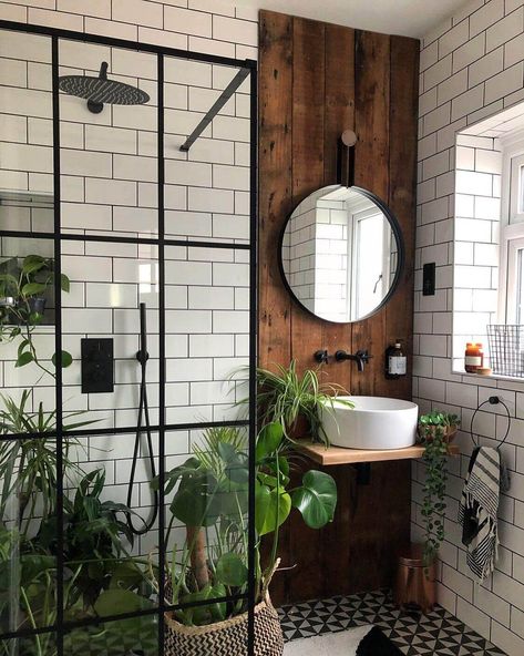 Small Bathroom With Walk In Shower Ideas, Area Piscina, Jungle Bathroom, Bad Inspiration, Bathroom Plants, Bathroom Design Decor, Deco Boheme, Big House, Bathroom Reno