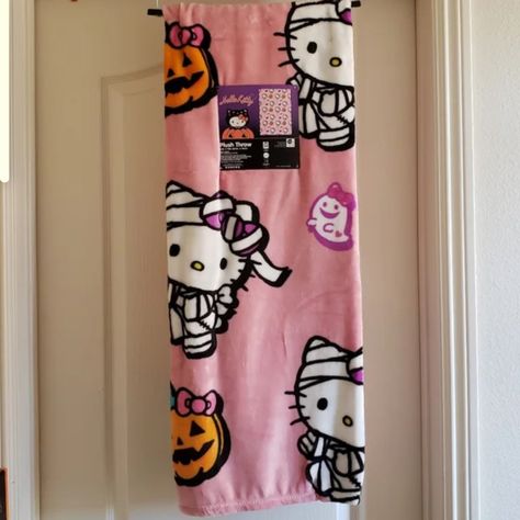 Bnwt Hello Kitty Viral Plush Throw. Super Cute And Rare To Find. Room Decor Hello Kitty, Sanrio Holiday, Planing Ideas, Hello Kitty Blanket, Hello Kitty Gifts, Hello Kitty Merchandise, Holiday Blankets, Plush Throw Blanket, Hello Kitty Accessories