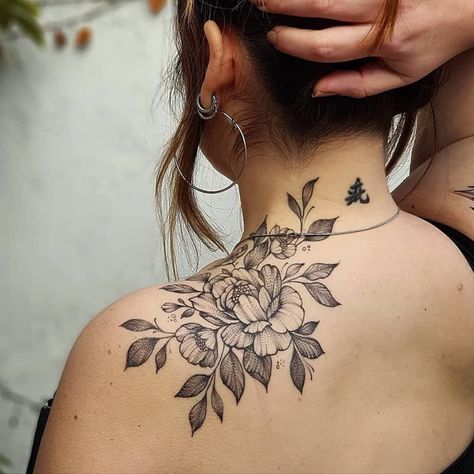 Flower Neck Tattoo, Feminine Shoulder Tattoos, Floral Tattoo Shoulder, Neck Tattoos Women, Tattoo Magazine, Beautiful Flower Tattoos, Flower Tattoo Shoulder, Floral Tattoo Sleeve, Back Of Shoulder Tattoo