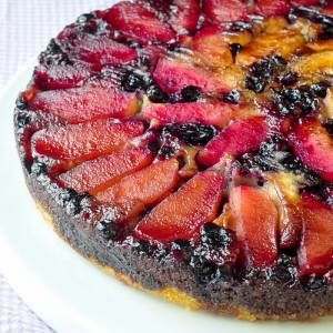 Blueberry Apple Upside Down Cake. An old fashioned comfort food dessert. Great taste never goes out of style. Apple Upside Down Cake, Comfort Food Desserts, Apple Blueberry, Rock Recipes, Cake Simple, Cake Easy, Dessert Dishes, Upside Down Cake, Food Dessert