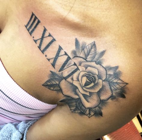 Names On Collar Bone Tattoo, Collar Bone Tattoos For Black Women, Collet Bone Tattoo Women, Collar Bone Name Tattoos For Women, Coller Bone Tattoos Women Flowers, Coller Bone Tattoos Small Women, Baddie Collar Bone Tattoo, Collar Bone Name Tattoo, Collar Bone Tattoo Black Women