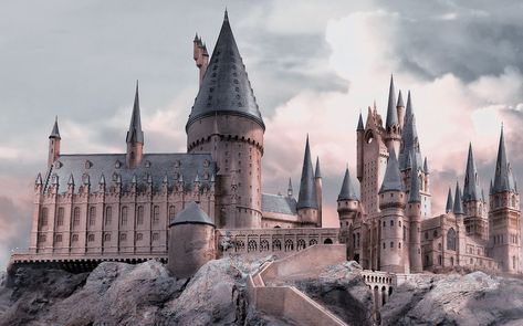 Hogwarts Landscape, Harry Potter 4k, Harry Potter Pc, Hery Potter, Hp Wallpaper, Harry Potter Wallpaper Backgrounds, Harry Potter Castle, Slytherin Wallpaper, 1366x768 Wallpaper Hd