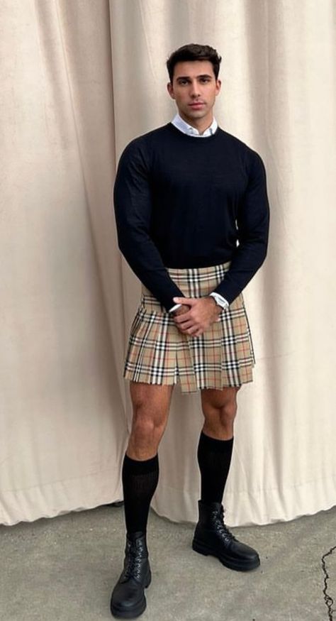 r a w w o r l d Male Skirt, Queer Clothes, Genderqueer Fashion, Boys In Skirts, Guys In Skirts, Fluid Fashion, Men Wearing Skirts, Gender Fluid Fashion, Kilt Outfits