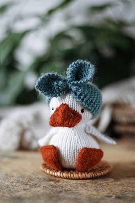 Knitted Goose, Knit Duck, Goose Pattern, Toy Duck, Animal Knitting, Diy Amigurumi, Knitted Toys Free Patterns, Animal Knitting Patterns, Duck Toy