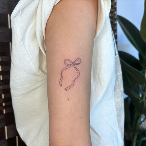 A lil dainty bow for my lil cutie pie Amelia! Thank you so much as always chicken! Space next week, link in bio for all bookings! (Booking Feb/March!) #handpoke #ukhandpoke #handpokeartist #handpoketattoo #bowtattoo Pie Tattoo, Bow Tattoo, Hand Poked Tattoo, Hand Poke, Pretty Tattoos, Cutie Pie, Next Week, Thank You So Much, Instagram A