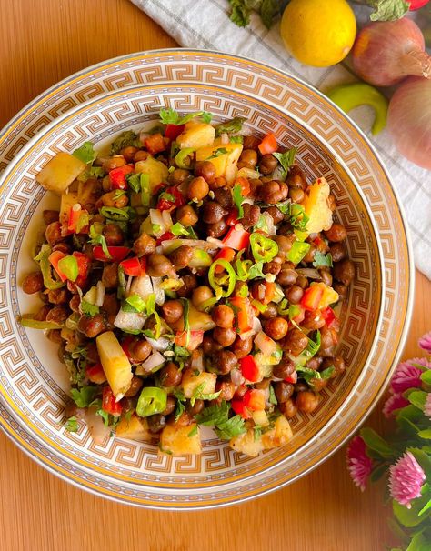 Chickpea Chaat, Chana Chaat Recipe, Green Chutney Recipe, Black Chickpeas, Vegan Coleslaw, Zucchini Soup, Vegan Zucchini, Chaat Recipe, Chaat Masala