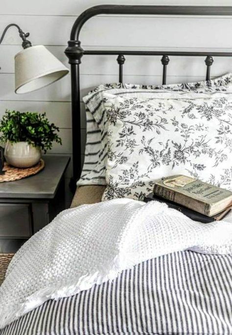 City Cottage, Cozy Farmhouse Bedroom, Blackberry Bramble, Farmhouse Guest Bedroom, Farmhouse Bedroom Decor Ideas, Modern Coastal Home, Modern Farmhouse Bedroom, Cottage Bedroom, White Cottage