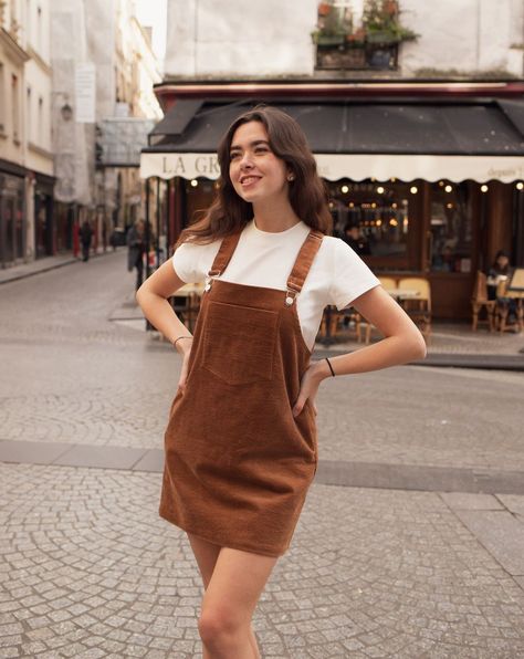 Boho Travel Outfit, Salopette Outfit, Corduroy Dress Outfit, Jumper Outfits, American Dress, Dungaree Dress, T Dress, Designer Dresses Casual, Corduroy Dress