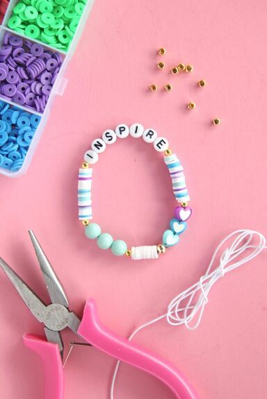 In this post, we’re sharing 6 ways to finish a bead bracelet, including stretchy bracelets, clasps, and adjustable bracelets! 6 Easy Ways to Finish a Bead BraceletMaking bracelets is one of our favorite crafts right now, and while we are not jewelry pros by any means, we have learned a few helpful skills!We’re gonna talk all about our favorite ways to finish bracelets below, but be sure to watch this video to see each step! Want to make your own jewelry? These bestseller pliers a… Tying Off Beaded Bracelet, Make Clay Beads, Keep Bracelet, Bead Bra, Homemade Bracelets, Bead Tips, Crimp Beads, Bracelet Kits, Make Your Own Jewelry