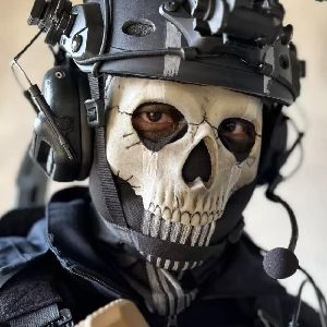 Ghost Mask Mw2, Cod Ghost Mask, Man Wearing Mask, Military Mask, Cod Cosplay, Cod Ghosts, Call Of Duty Ghost, Cod Ghost, John Mactavish