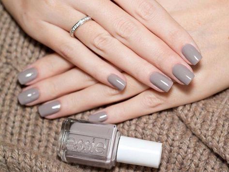 So simple and pretty light brown nails. Essie Master Plan, Neutral Nail Art Designs, Neutral Nail Art, Grey Nail, Grey Nail Polish, Nagellack Trends, Milky Nails, Nail Colors Winter, Gray Nails