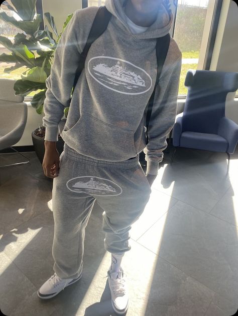 Crtz Corteiz Tracksuit Grey, Corteiz Tracksuit Boy, Cortiez Tracksuit Boy, Best Tracksuits Men, Quarter Zip Aesthetic, Polo Tracksuit Outfit, Men’s Tracksuit Style, Essentials Tracksuit Outfit Men, Guy Tracksuit