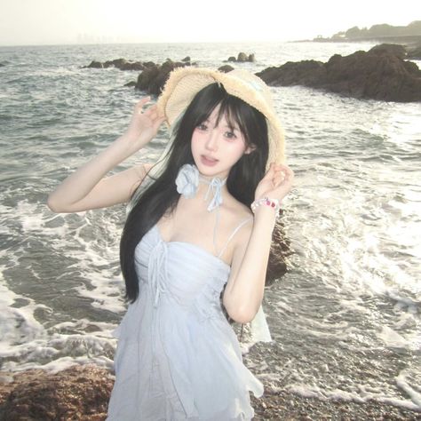 Blone Hair, Summer Poses, Cute Mobile Wallpapers, Beach Pictures Poses, Creative Instagram Photo Ideas, Korean Aesthetic, Dress Aesthetic, Ideas For Instagram Photos, Beach Photoshoot