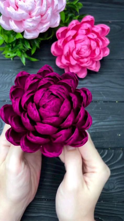 Paper Flowers Crepe, School Craft Ideas, Flowers Crepe Paper, Crepe Paper Decorations, Crepe Paper Crafts, Paper Flower Art, Ribbon Crafts Diy, Handmade Flowers Fabric, Handmade Paper Crafts