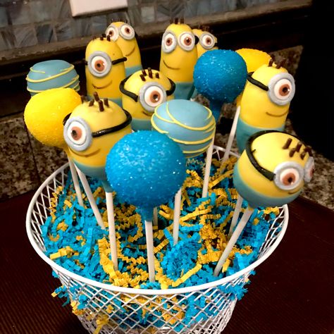 Minions Treat Table, Minions Recipes, Minions Bday Cake, Minons Birthday Party Ideas Decorations, Minion Fruit Tray, Minion Birthday Party Favors, Minion Theme Party, Minion Bday Party Ideas, Minion Birthday Party Food