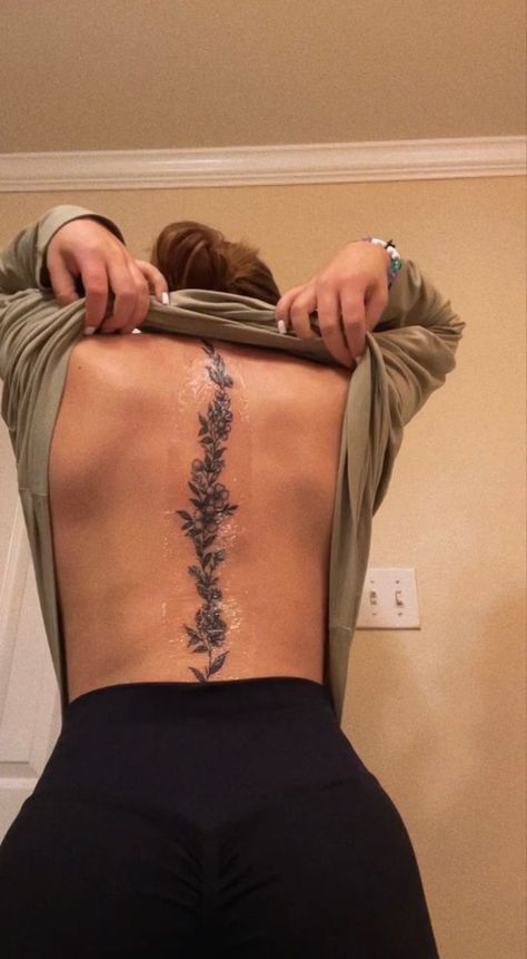 Tattoo Ideas Inspiration, Floral Back Tattoos, Flower Spine Tattoos, Spine Tattoo Ideas, Basic Tattoos, Band Tattoos, Tattoos For Women Flowers, Petite Tattoos, Spine Tattoos For Women