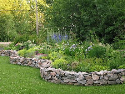 Stone Flower Beds, Stone Walls Garden, Raised Flower Beds, Walled Garden, Have Inspiration, Outdoor Garden Decor, Garden Borders, Flower Bed, Landscaping With Rocks