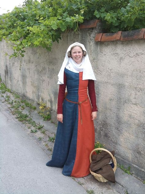 13th Century Fashion, 14th Century Dress, 14th Century Fashion, 15th Century Clothing, Medieval Costumes, Sca Garb, Medieval Gown, Medieval Garb, Viking Dress