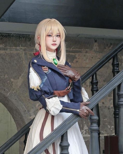 Violet Evergarden Cosplay, Carnival Prom, Violet Evergarden Wallpaper, Violet Evergreen, Prom Skirt, Violet Evergarden Anime, Violet Evergarden, Face Swaps, Anime Figurines