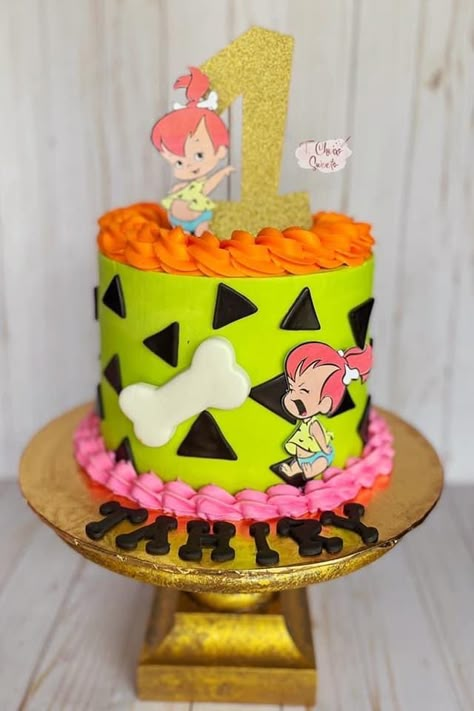 Yabba Dabba Two Party Food, Flintstone Cake Ideas, Flinstone Cake Ideas, Pebbles And Bam Bam Cake, Flinstones Birthday Party Two, Flinstone First Birthday Party, Flintstone Birthday Cake, Pebbles Cake Ideas, Flintstones Birthday Cake