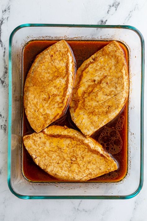 This Garlic Butter Tofu is officially my new FAVORITE tofu recipe! It's such a great meal to make for guests and it's surprisingly easy to throw together! Once you marinate it, you only need a handful of simple ingredients to finish it off! Peanut Sauce Tofu, Chipotle Tofu, Tofu Breakfast, Breakfast Cocktails, Vegan Sushi, Slow Cooker Pasta, Cocktail Desserts, Roasted Asparagus, Quick Weeknight Meals