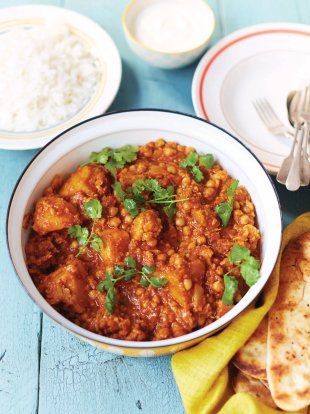 Roasting the veg before immersing them in a tasty sauce really intensifies their natural flavour in this veggie curry, giving you even more bang for your buck. Madras Curry, Jamie Oliver Recipes, Vegetarian Curry, Curry Spices, Naan Bread, Curry Recipe, Frozen Peas, Jamie Oliver, Curry Recipes