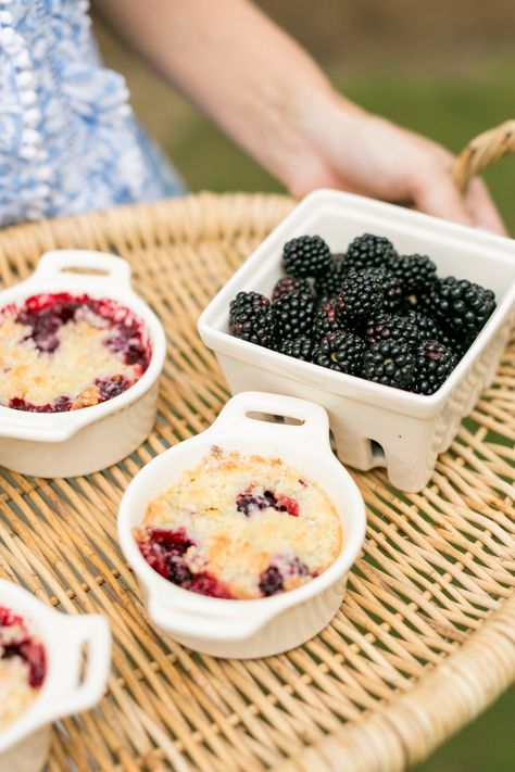 The Easiest Mini Blackberry Cobblers! Only 6 ingredients! Elisabeth And Butter, Mini Cocotte Recipe, Staub Dutch Oven, Ramekin Recipe, Cocotte Recipe, Blackberry Cobbler Recipe, Recipes Southern, Styled Photoshoot, Mini Casseroles