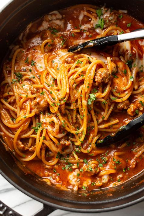 This one pot Italian sausage pasta recipe makes cleanup a breeze, and it's a family-friendly meal that everyone will devour! The meaty tomato sauce is so simple to make. Pasta With Meat And Vegetables, Spicy Italian Pasta Salad, Best One Pot Spaghetti Recipe, Spaghetti With Sweet Italian Sausage, Italian Sausage Spaghetti Recipes, Pasta And Potatoes Italian, Pasta Dishes With Italian Sausage, Soul Food Spaghetti Recipes, Spaghetti With Sausage Recipes