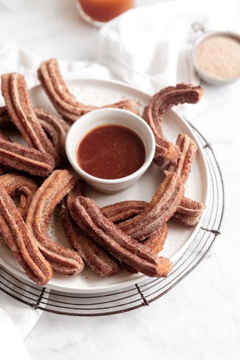 Caramel Dipping Sauce, Churros Con Chocolate, Easy Bundt Cake, Apple Desserts Easy, Broma Bakery, Caramel Recipes Sauce, Spiced Apple Cider, Salted Caramel Sauce, Apple Cider Donuts