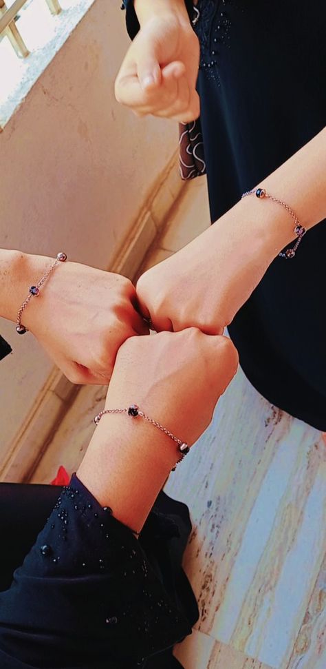 Friendship Hands Pictures, A And F Letter Together, Best Friend Pic, Friendship Photo, Asthetic Pics, Hands Aesthetic, Girly Swag, Friendship Photos, Friend Status