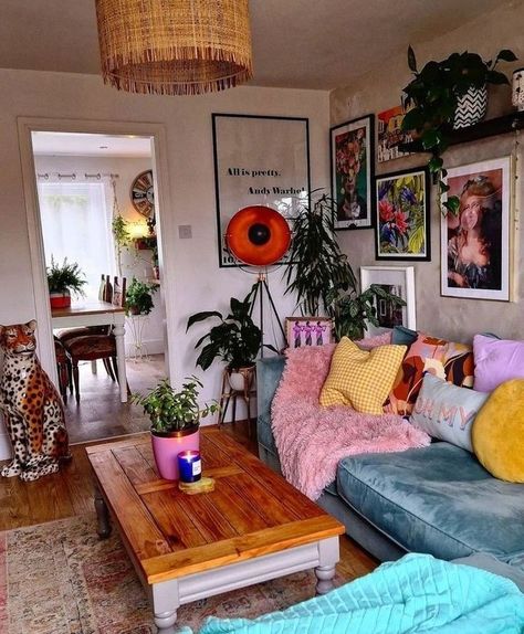 Boho Corner Retreat: Plants, Frames, Quotes, and Cozy Conversations Tiny Home Maximalist, Gen Z Decor, Fun Living Room Ideas, Bright Maximalist Decor, Indie Living Room, Vintage Maximalist Decor, Deco Studio, Future Apartment Decor, Decor 2024